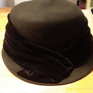 Pre Owned Ladies Church Hat